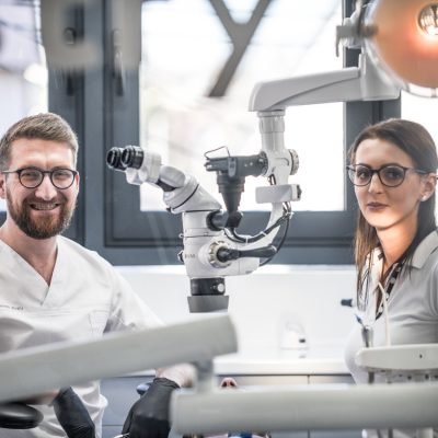 ERGONOMIE la 4 maini pentru medici si asistenti medicali. Teoretic & practic